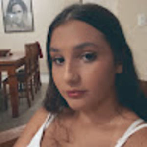 Meet your Posher, Larissa
